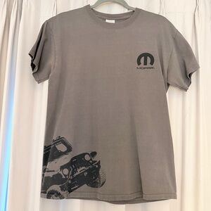 Graphic tee medium mopar jeep